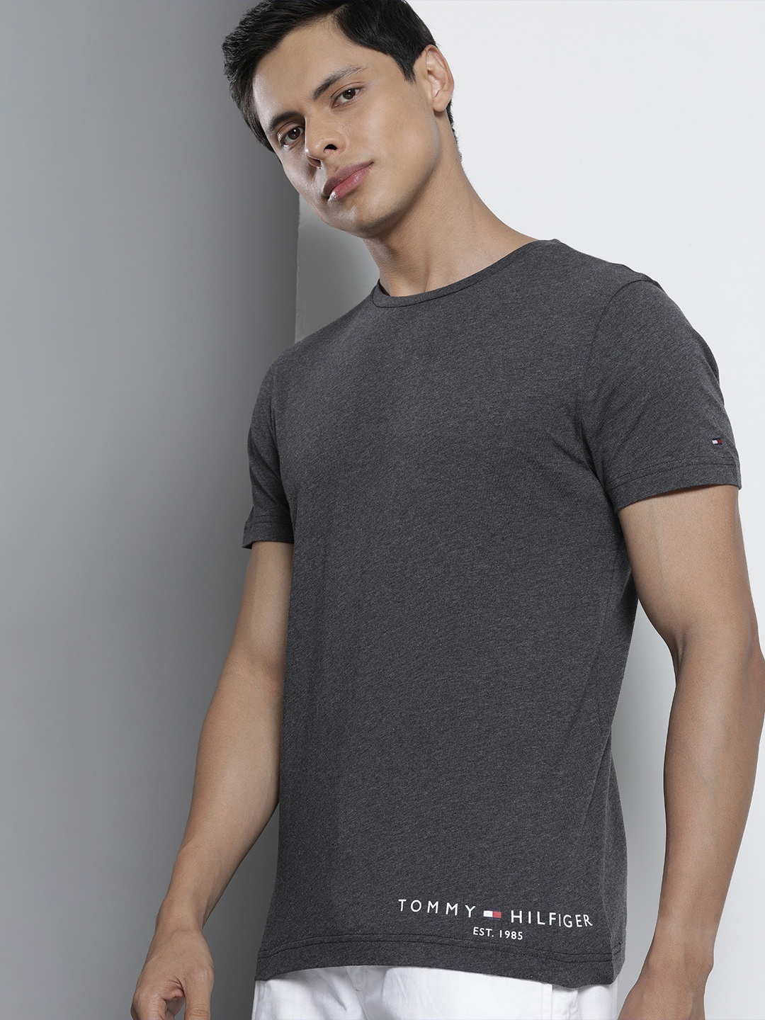 

Tommy Hilfiger Men Charcoal Grey Organic Cotton T-shirt