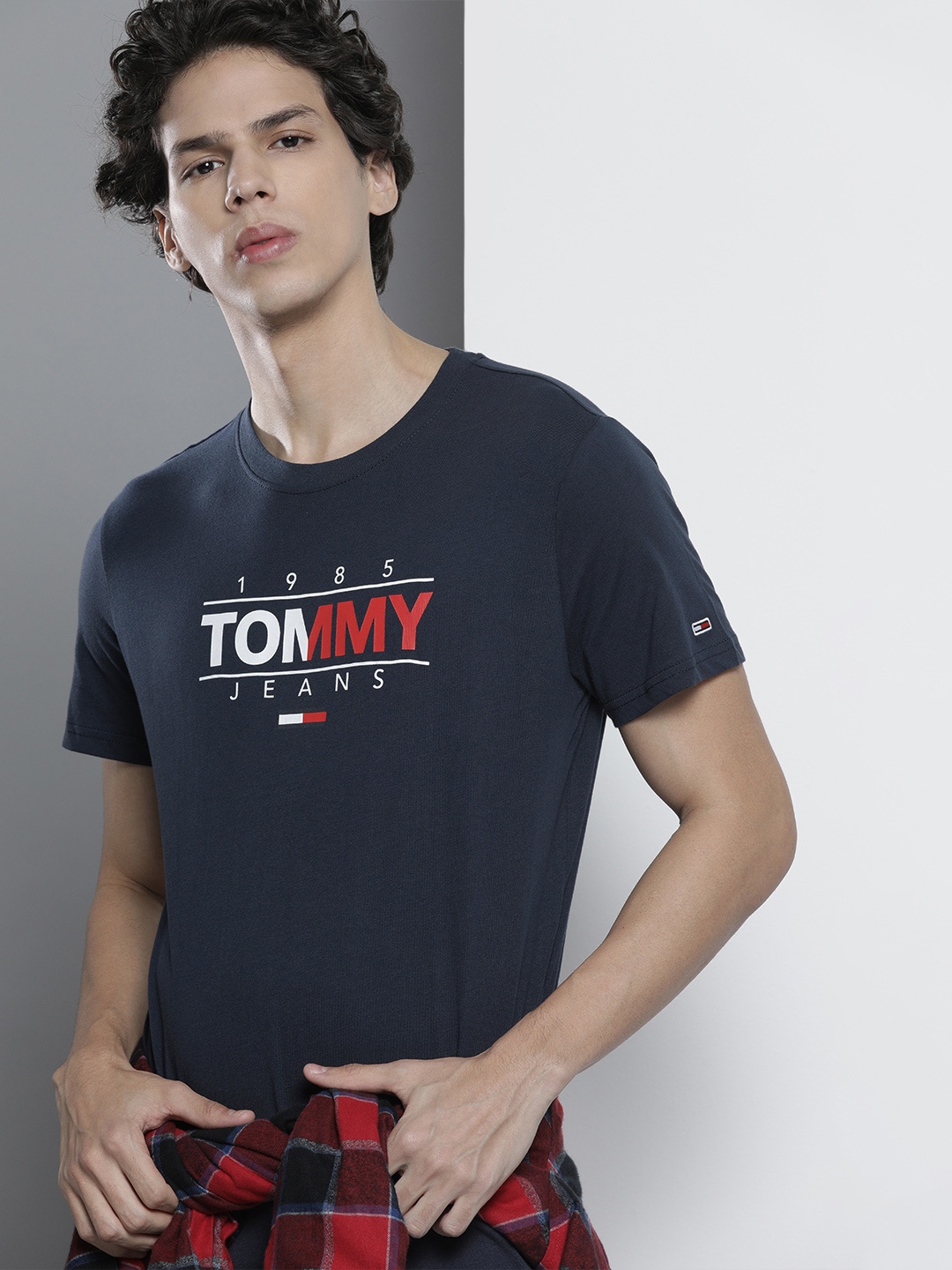 

Tommy Hilfiger Men Navy Blue & Red Brand Logo Printed Organic Cotton T-shirt