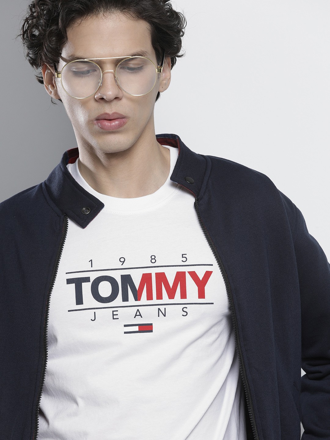 

Tommy Hilfiger Men White Navy Blue Printed Organic Cotton Slim Fit Organic Cotton T-shirt