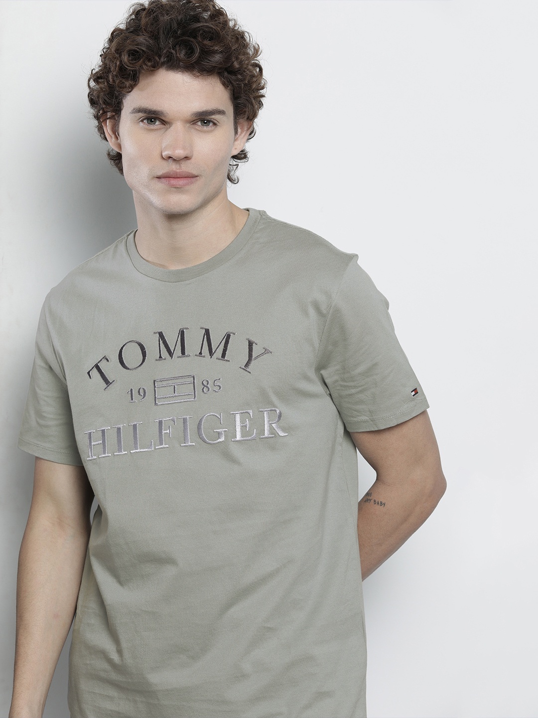 

Tommy Hilfiger Men Grey Brand Logo Printed Organic Cotton T-shirt