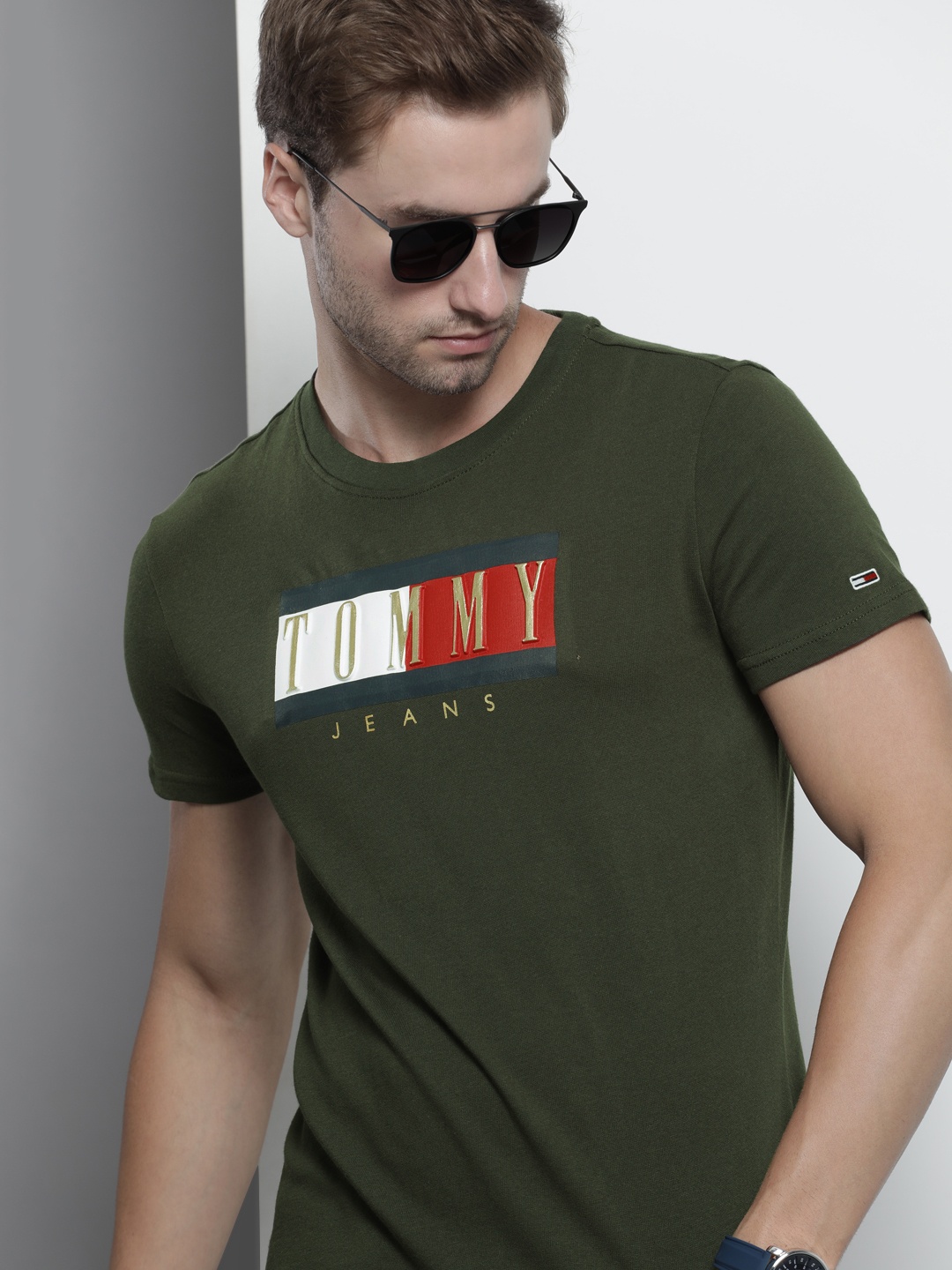 

Tommy Hilfiger Men Green & Gold-Toned Brand Logo Printed Applique Pure Cotton T-shirt