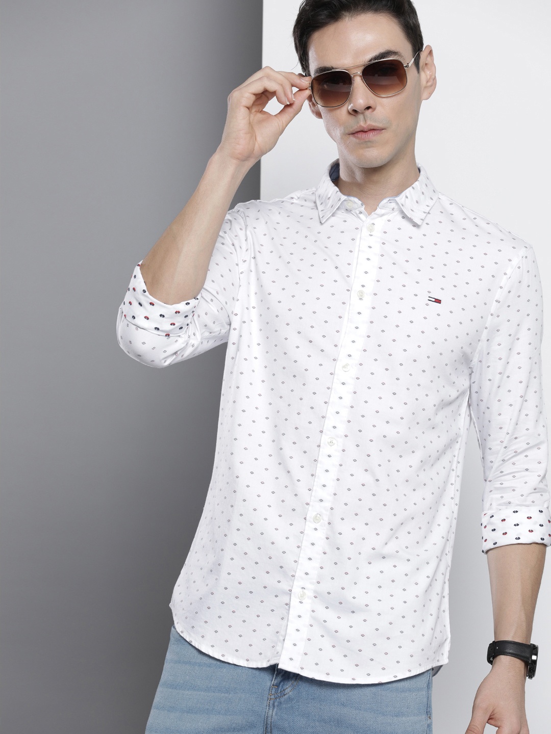 

Tommy Hilfiger Men White Printed Pure Cotton Slim Fit Casual Shirt