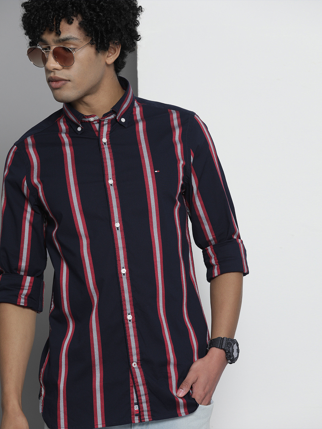 

Tommy Hilfiger Men Navy Blue & Red Slim Fit Striped Casual Shirt