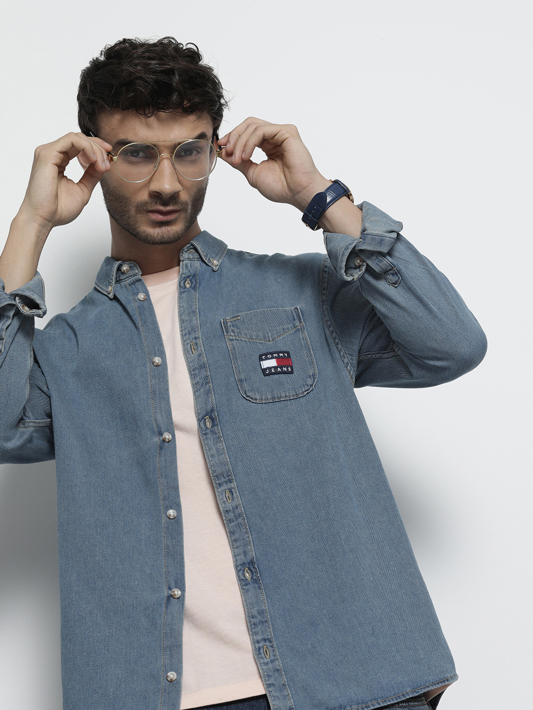 

Tommy Hilfiger Men Blue Solid Classic Fit Casual Shirt