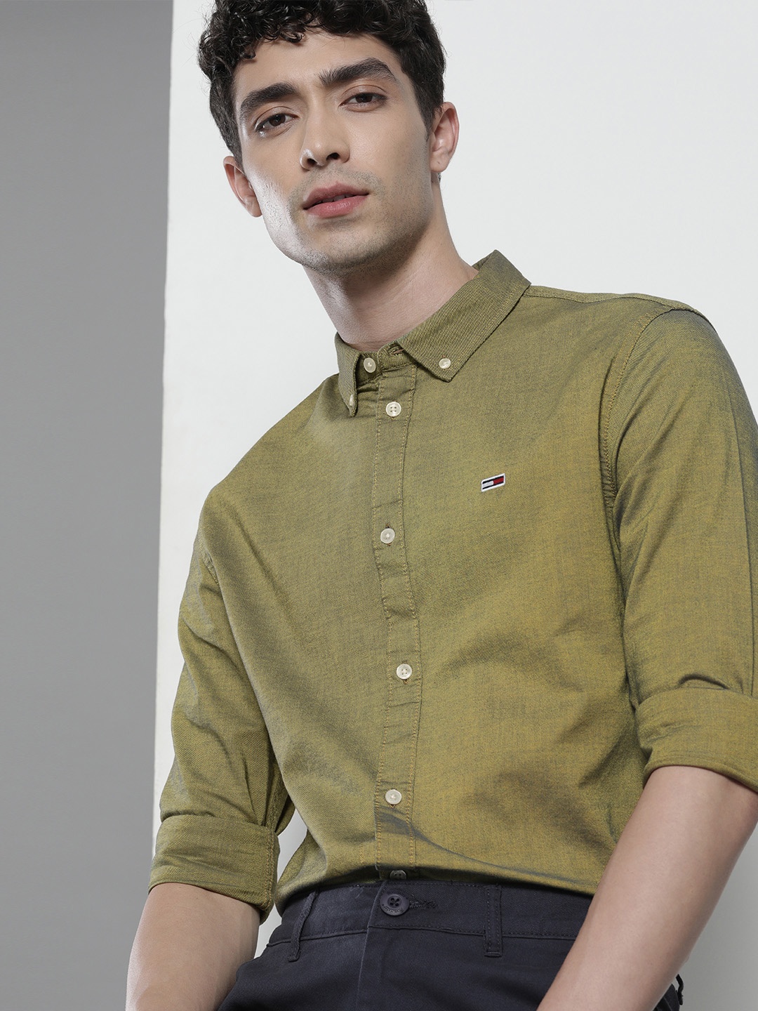 

Tommy Hilfiger Men Olive Green Slim Fit Smart Casual Shirt