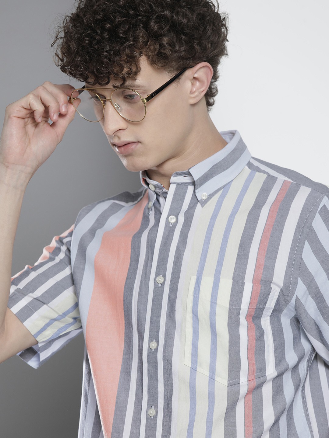 

Tommy Hilfiger Men Grey & Blue Regular Fit Striped Casual Shirt