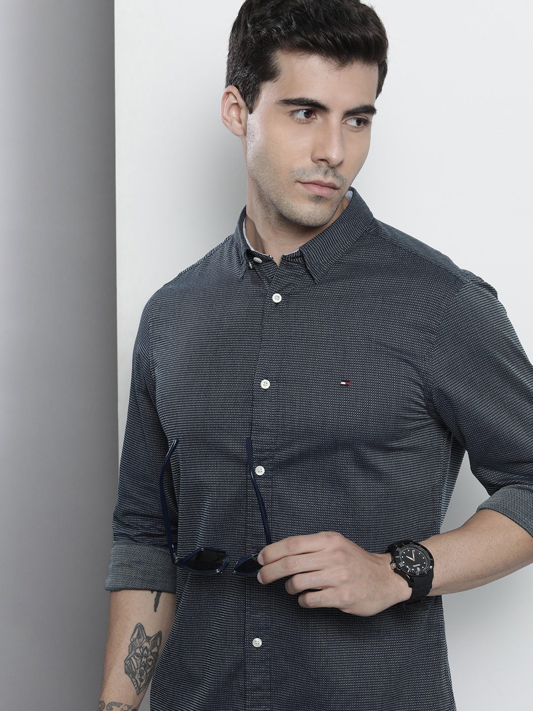 

Tommy Hilfiger Men Navy Blue & White Self Designed Casual Shirt