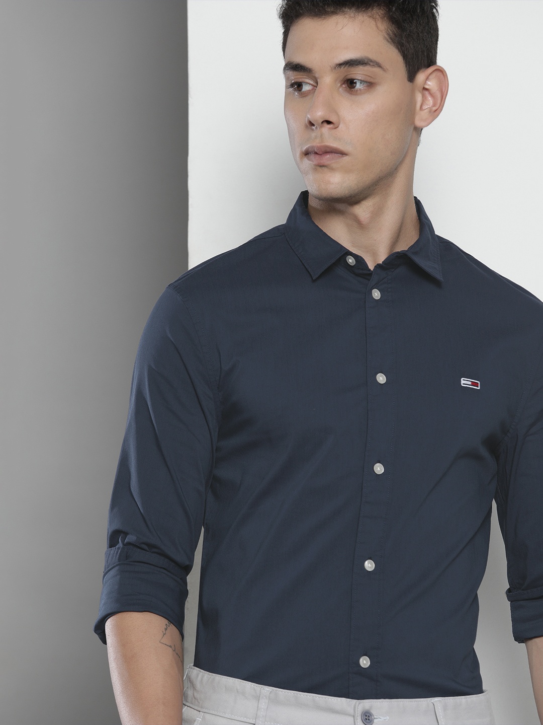 

Tommy Hilfiger Men Navy Blue Super Skinny Fit Smart Casual Shirt