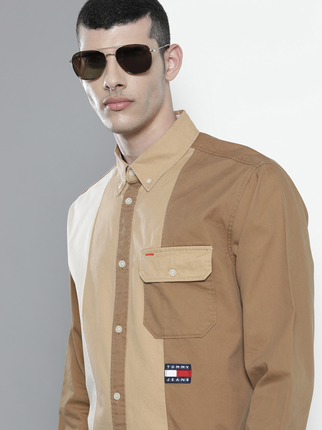 

Tommy Hilfiger Men Khaki Relaxed Fit Opaque Colourblocked Casual Shirt