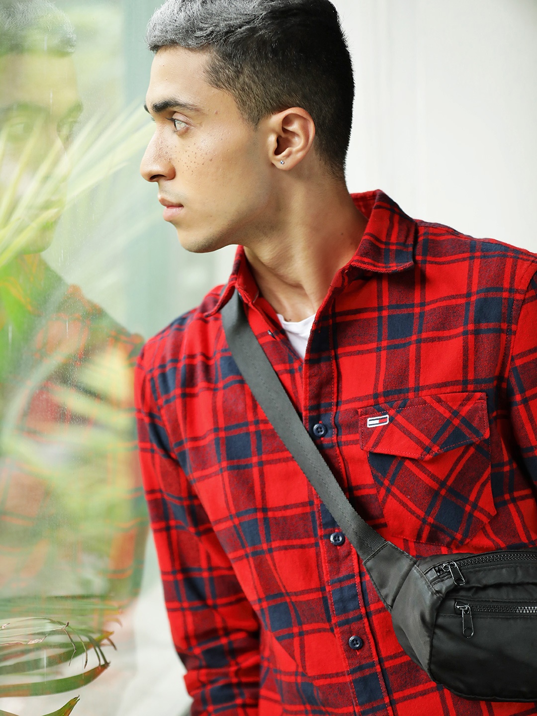 

Tommy Hilfiger Men Red & Navy Cotton Opaque Checked Casual Shirt