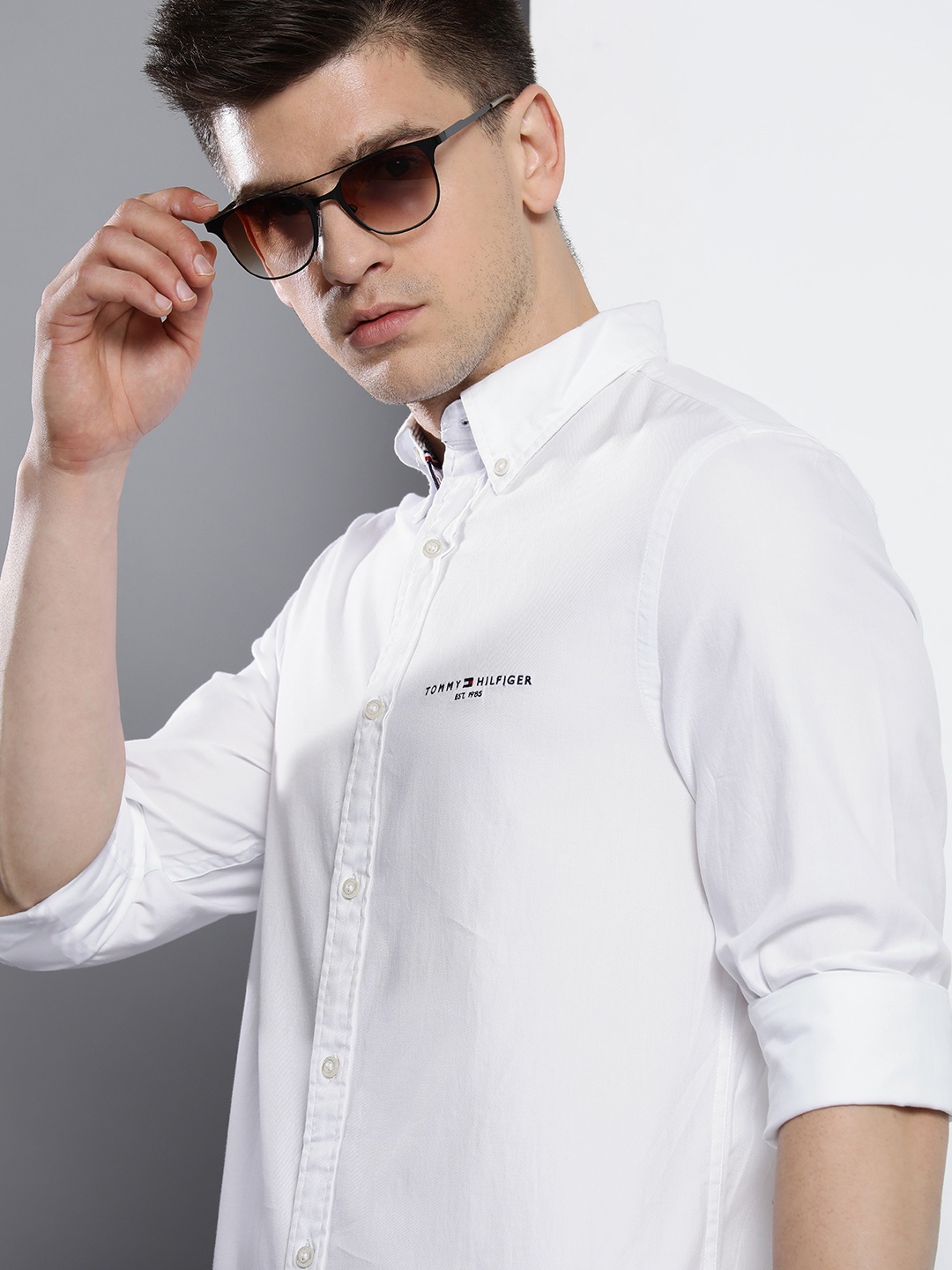 

Tommy Hilfiger Men White & Navy Blue Slim Fit Printed Casual Pure Cotton Shirt