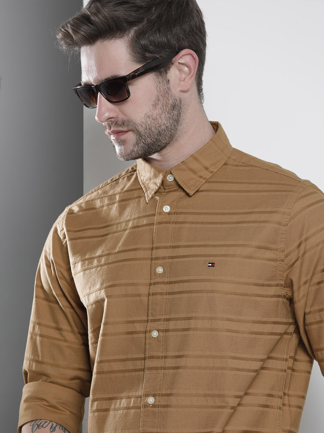 

Tommy Hilfiger Men Brown Cotton Opaque Striped Casual Shirt