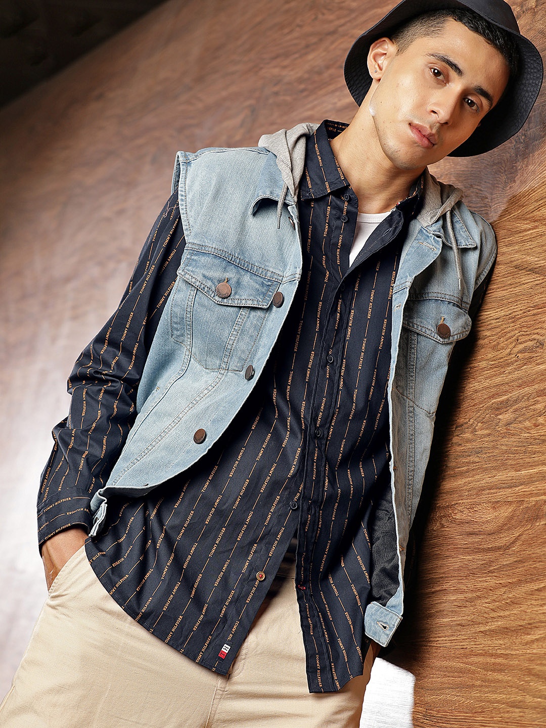 

Tommy Hilfiger Men Navy Blue Printed Casual Shirt