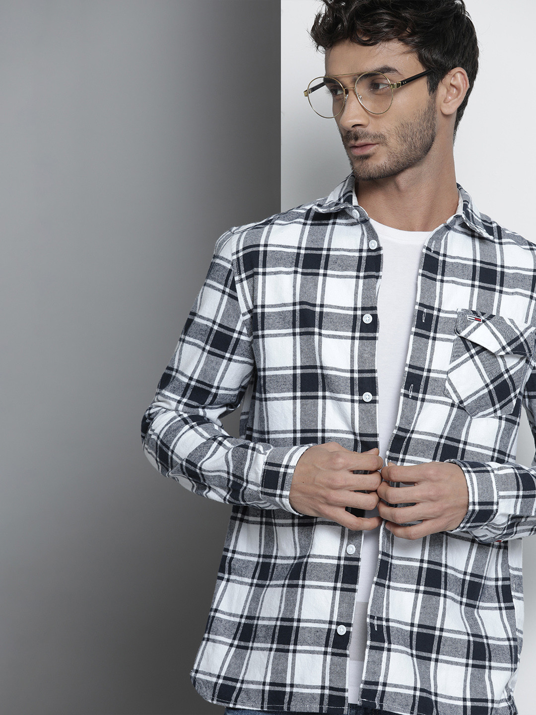 

Tommy Hilfiger Men White Pure Cotton Checked Casual Shirt