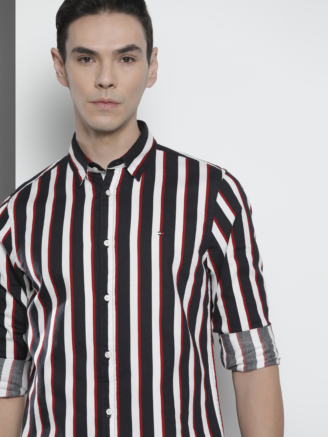 

Tommy Hilfiger Men Navy Blue & White Slim Fit Striped Casual Shirt