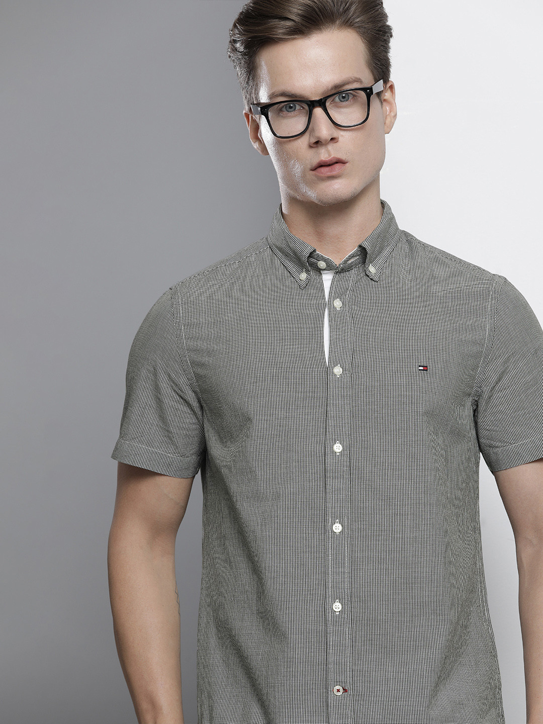 

Tommy Hilfiger Men Black & White Micro Checked Slim Fit Casual Shirt