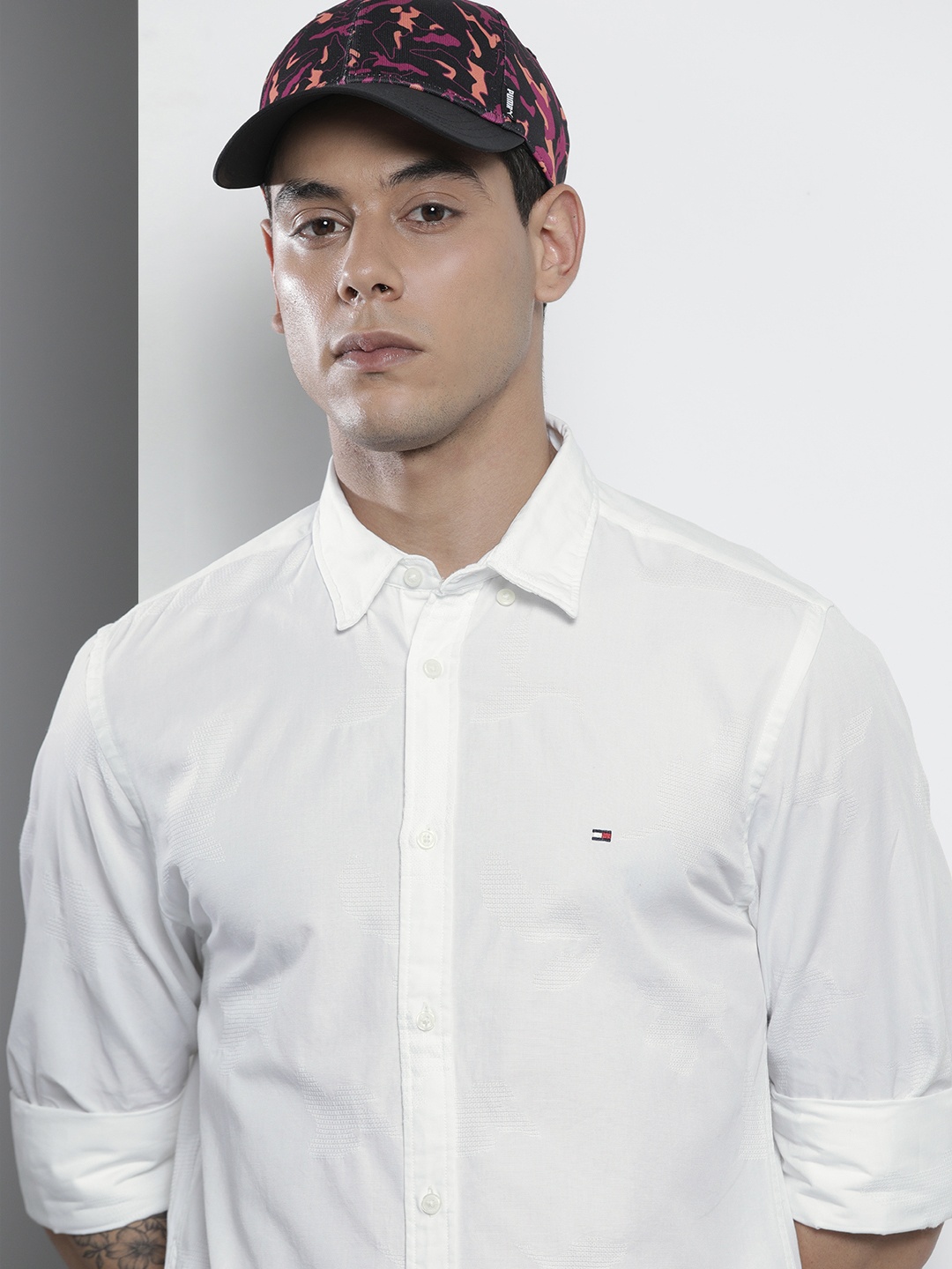 

Tommy Hilfiger Men White Textured Button Down Collar Pure Cotton Casual Shirt