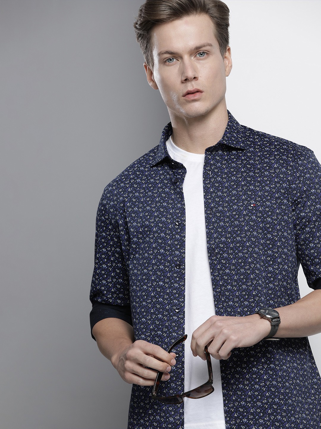 

Tommy Hilfiger Men Navy Blue Slim Fit Ditsy Floral Printed Casual Shirt