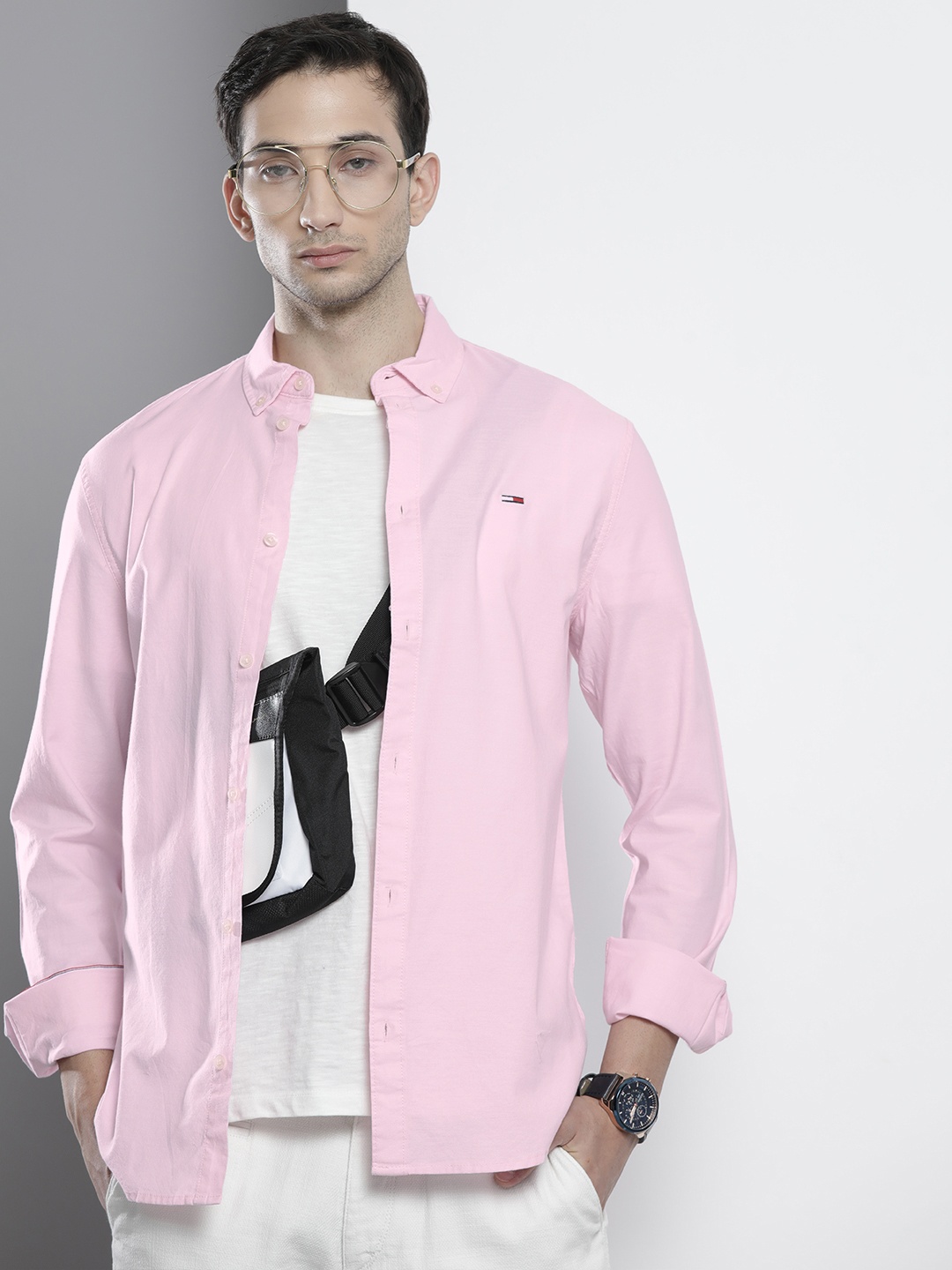 

Tommy Hilfiger Men Pink Solid Slim Fit Casual Shirt