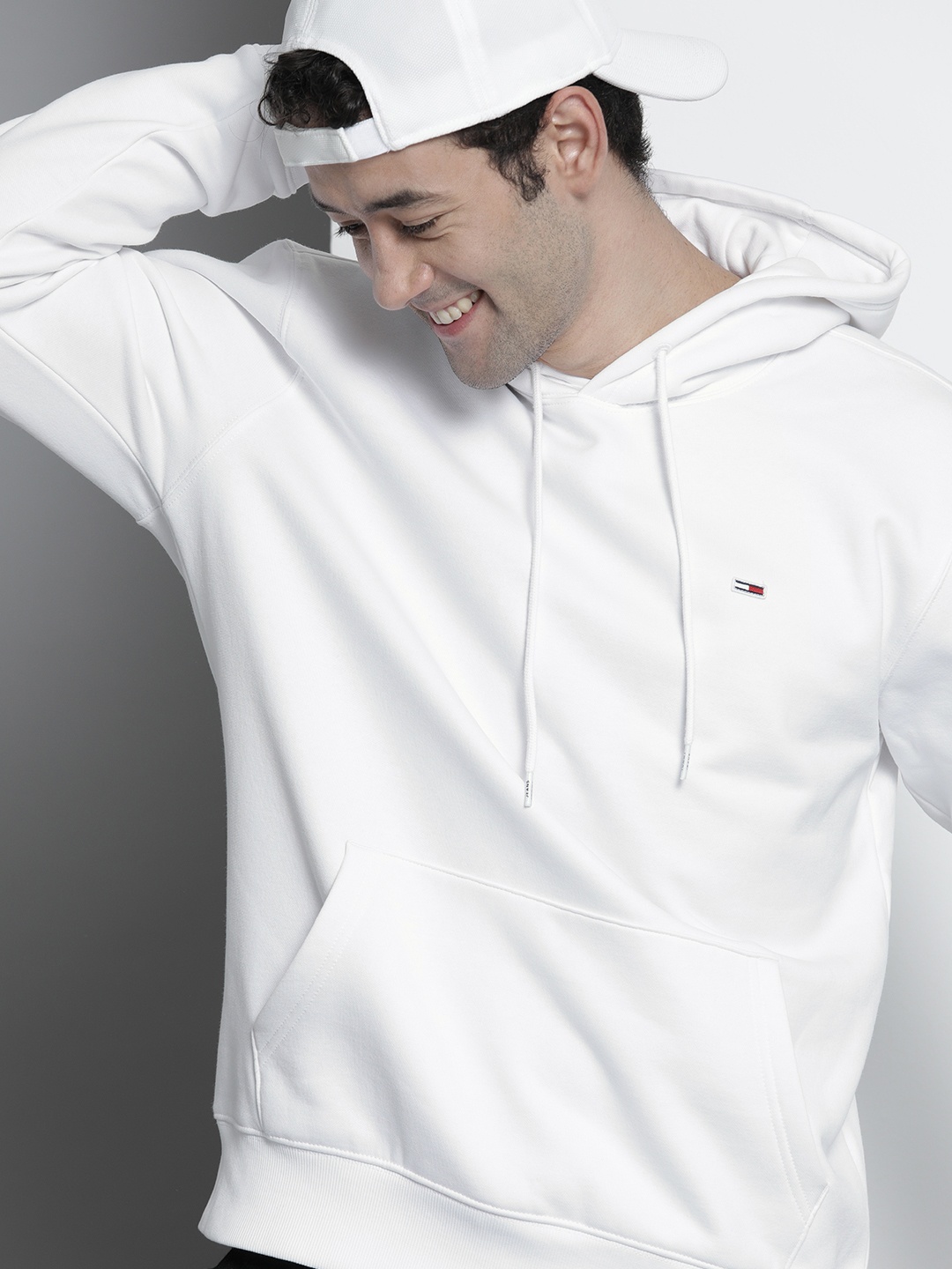 

Tommy Hilfiger Men White Solid Hooded Sweatshirt