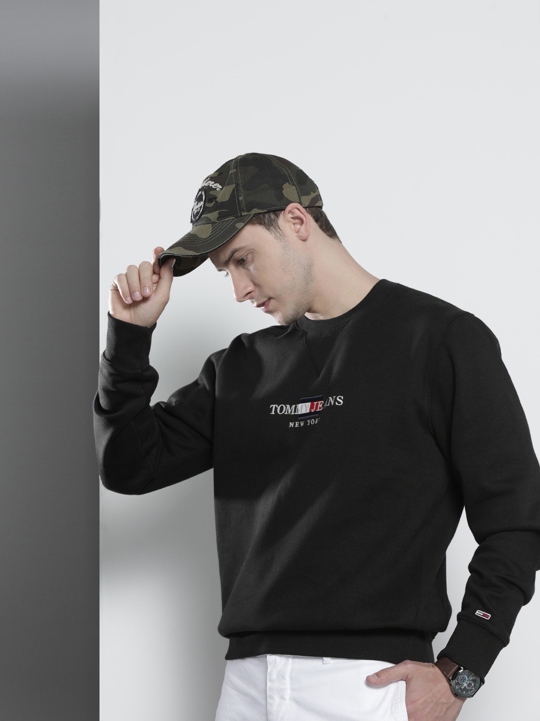 

Tommy Hilfiger Men Black & White Embroidered Sweatshirt