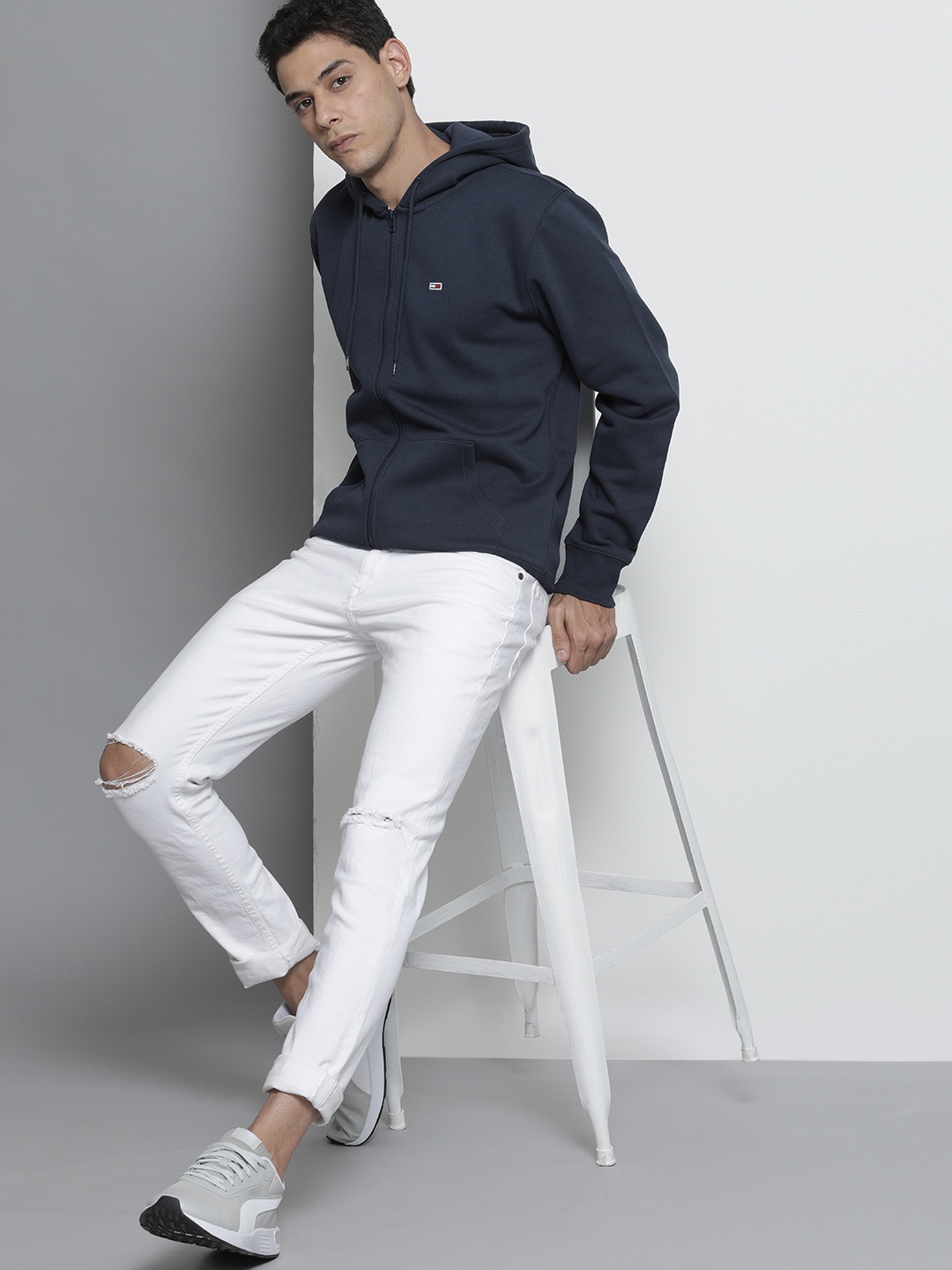 

Tommy Hilfiger Men Navy Blue Hooded Zipped Sweatshirt