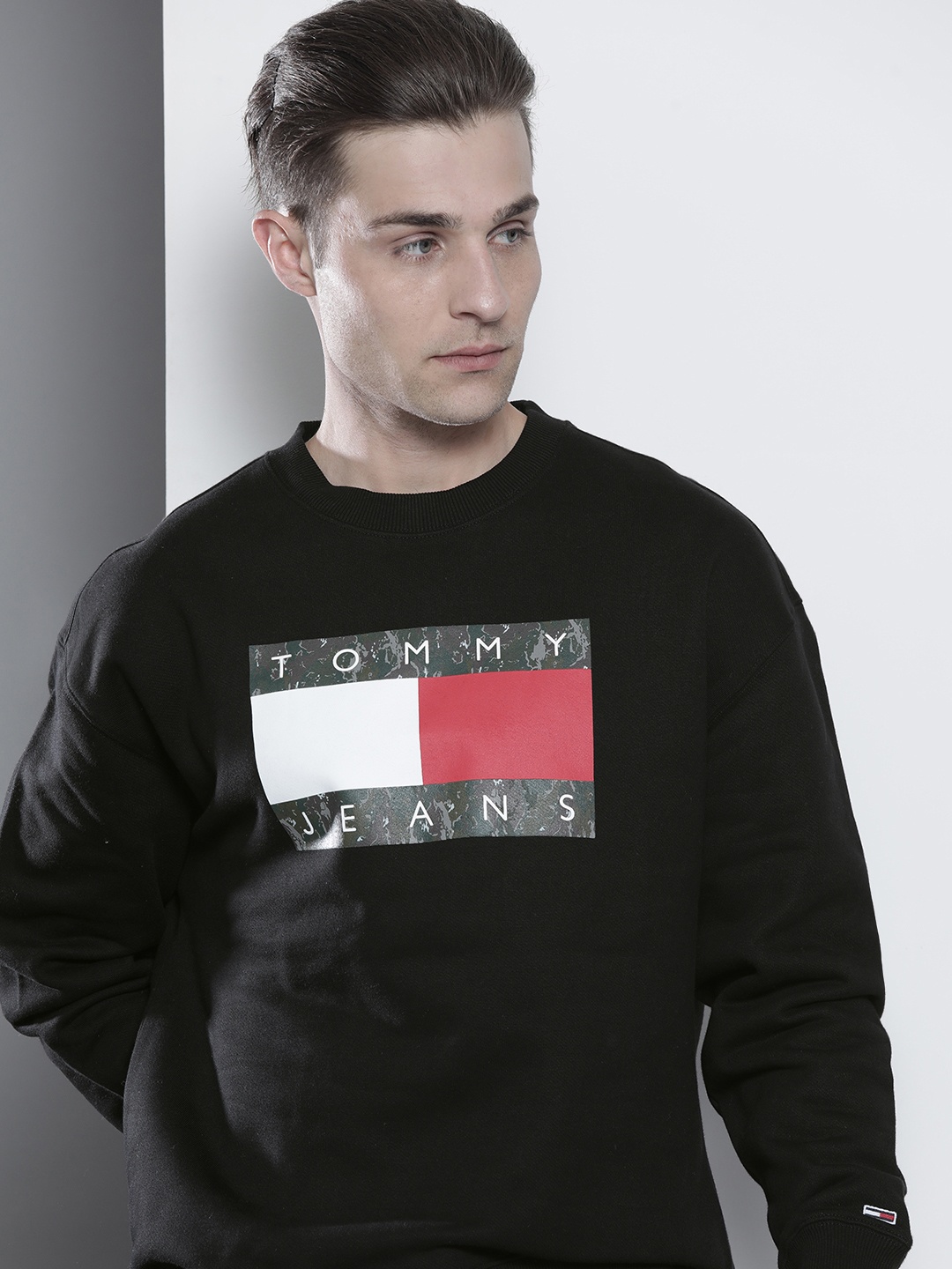 

Tommy Hilfiger Men Black & White Pure Cotton Brand Logo Printed Sweatshirt