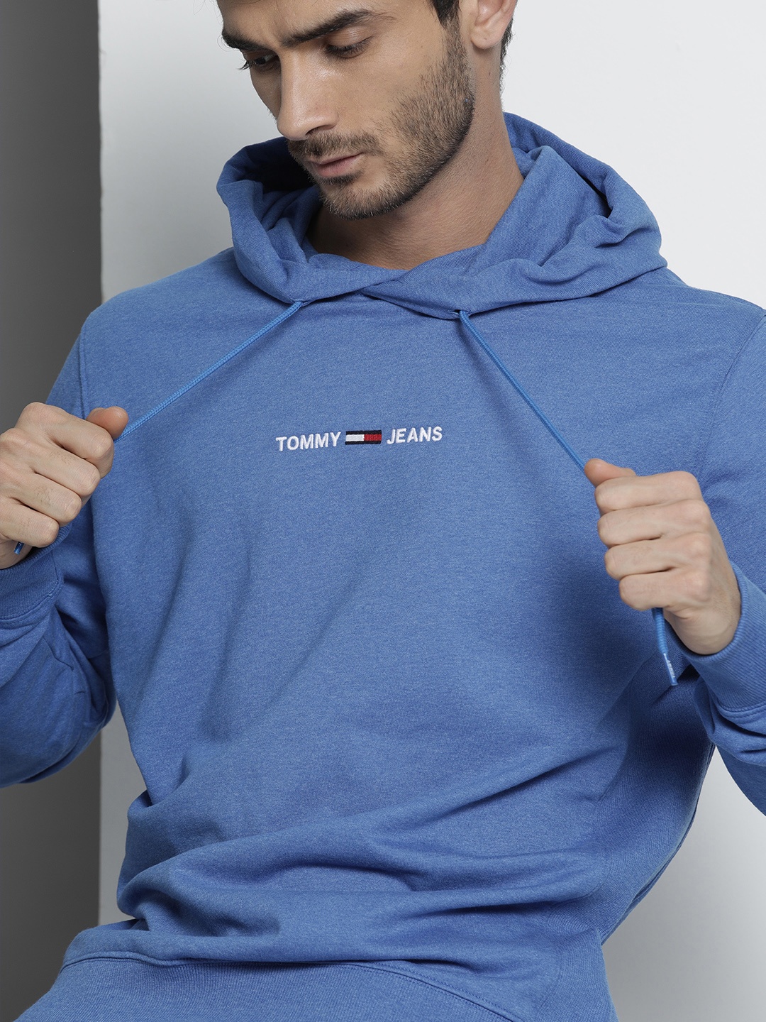 

Tommy Hilfiger Men Blue Solid Hooded Sweatshirt