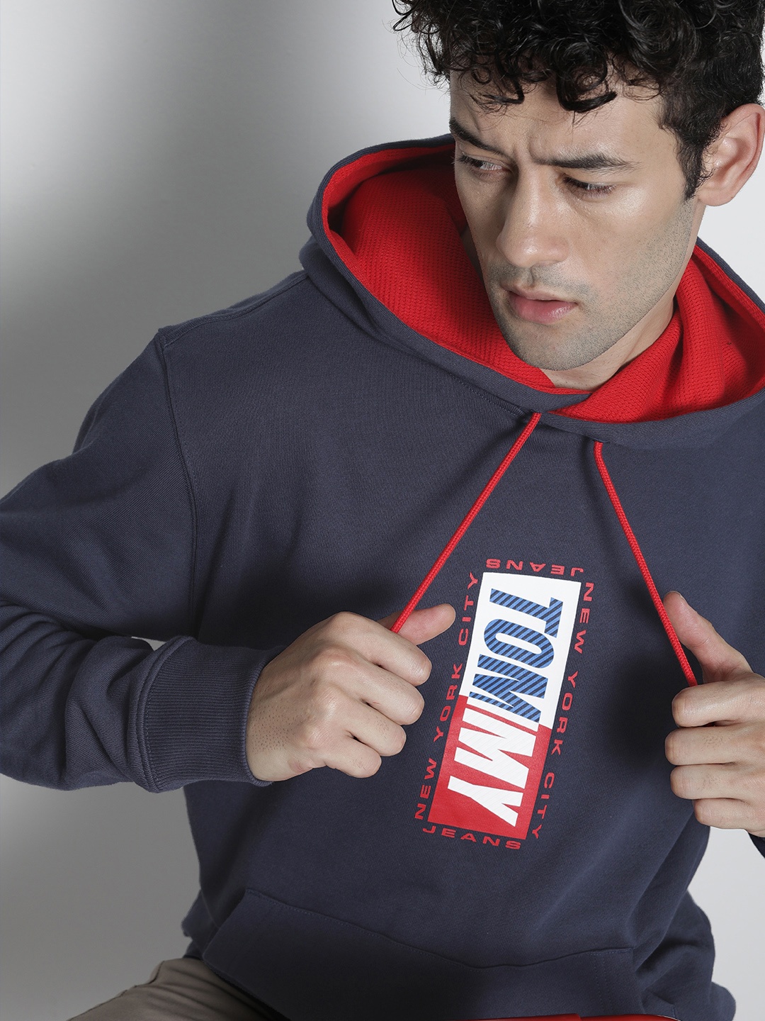 

Tommy Hilfiger Men Navy Blue & Red Printed Hooded Sweatshirt