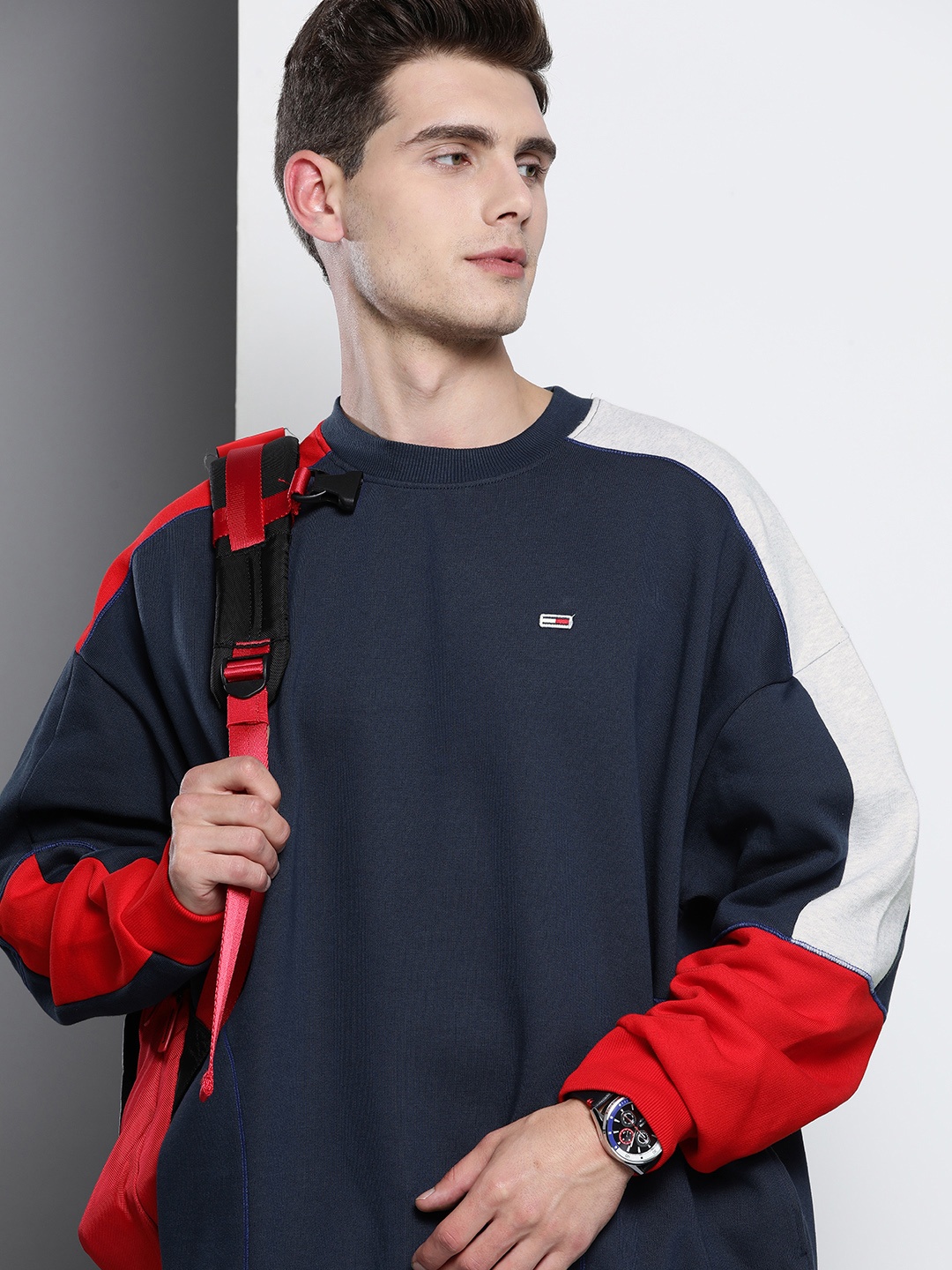 

Tommy Hilfiger Men Navy Blue & Red Colourblocked Sweatshirt