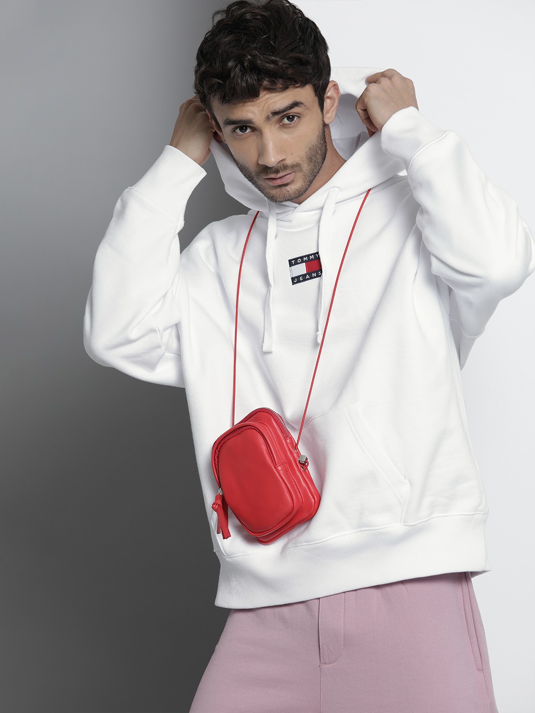 

Tommy Hilfiger Men White Hooded Pure Organic Cotton Sweatshirt