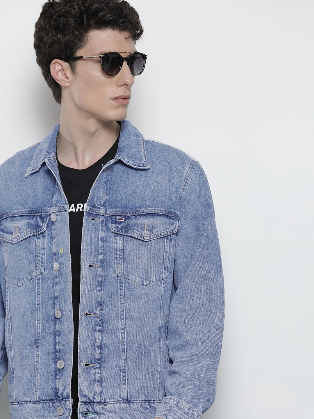 

Tommy Hilfiger Men Blue Washed Denim Trucker Jacket