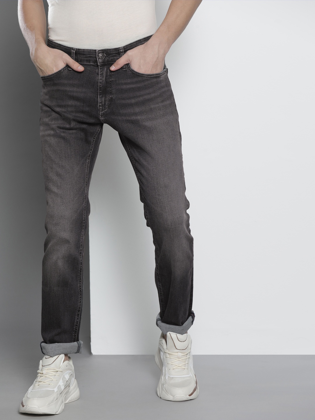 

Tommy Hilfiger Men Grey Slim Fit Light Fade Stretchable Jeans