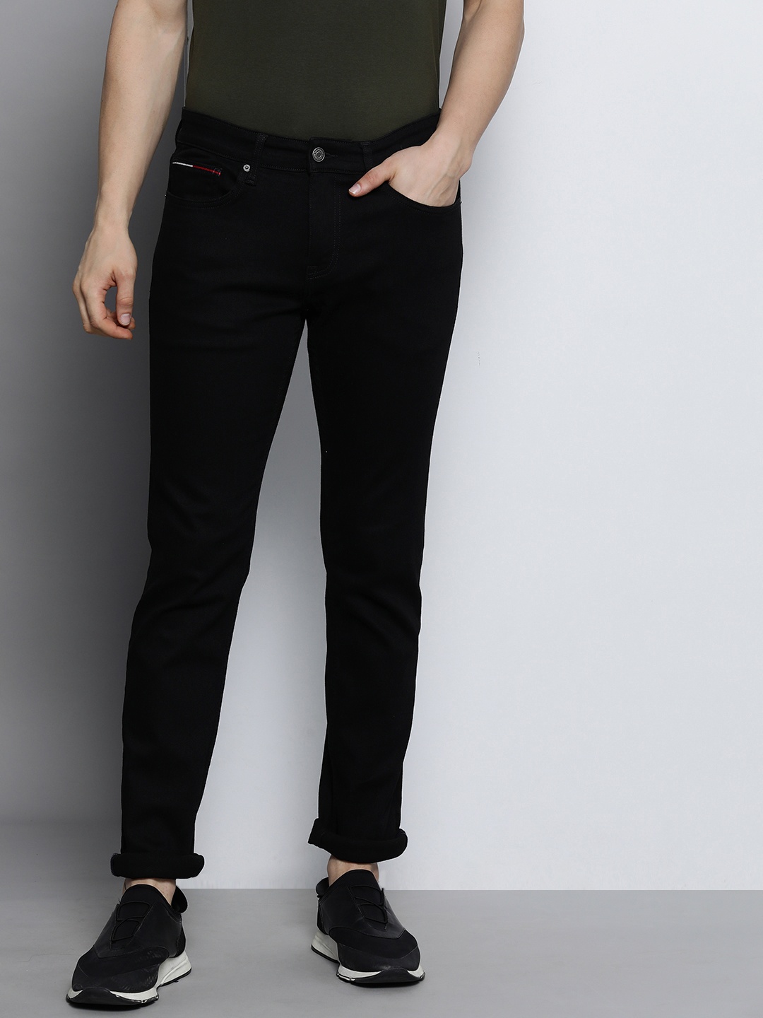 

Tommy Hilfiger Men Black Solid Slim Fit Stretchable Casual Jeans