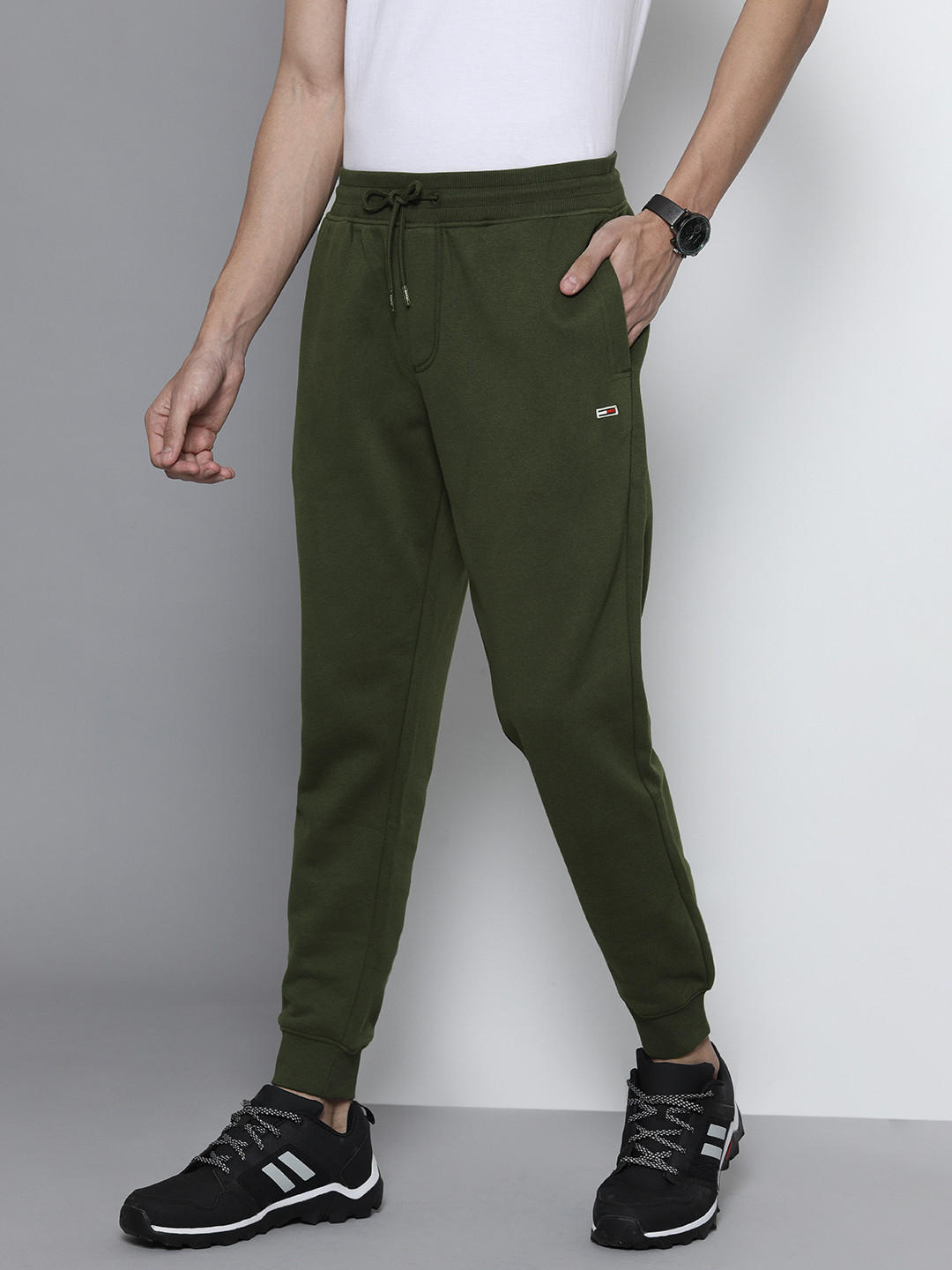 

Tommy Hilfiger Men Olive Green Solid Slim Fit Fleece Joggers