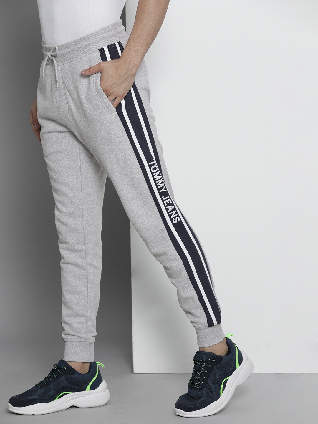 

Tommy Hilfiger Men Grey Solid Slim Fit Joggers