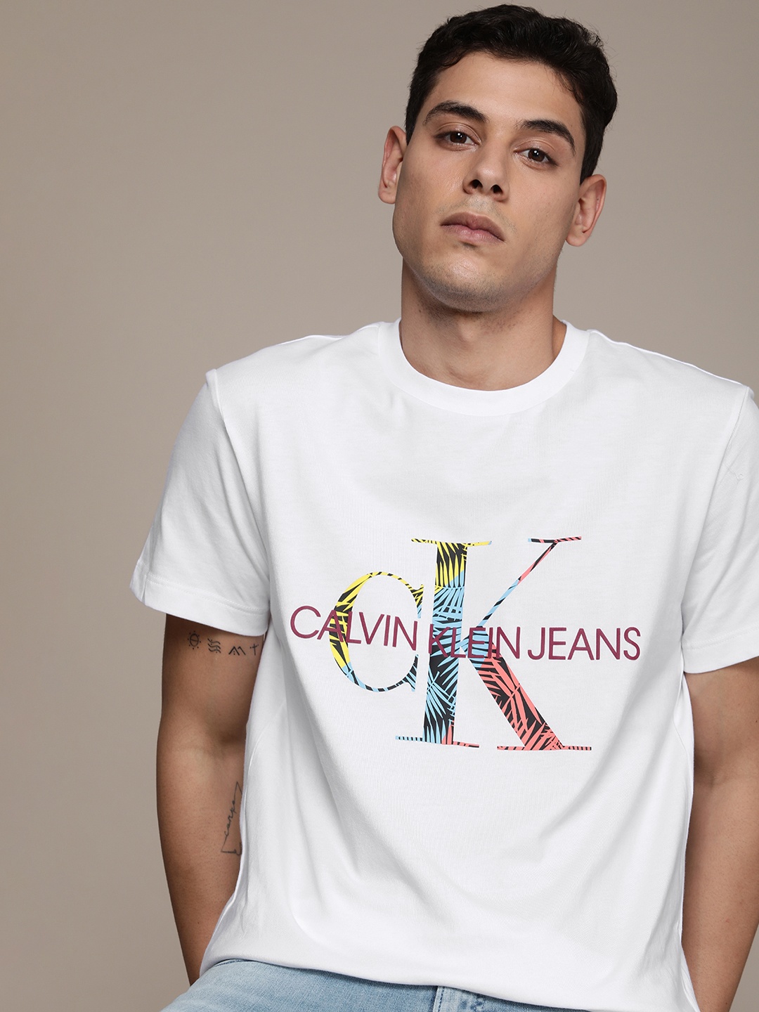 

Calvin Klein Jeans Men White Brand Logo Printed T-shirt
