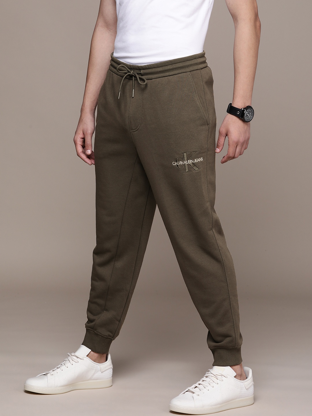 

Calvin Klein Jeans Men Olive Printed Joggers