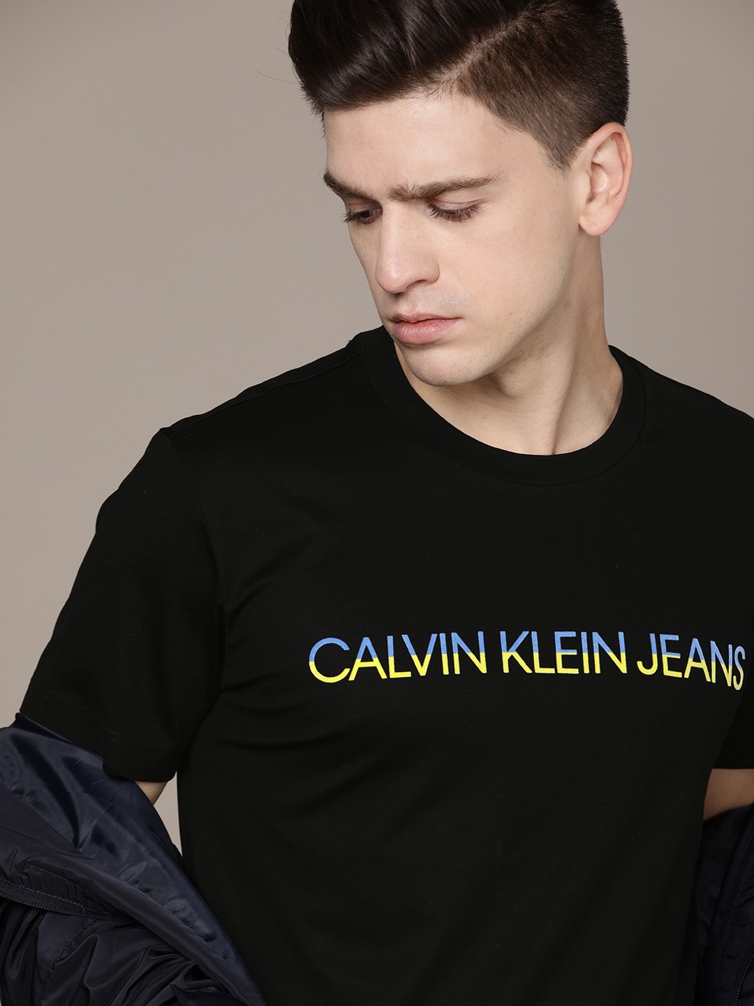 

Calvin Klein Jeans Men Black Yellow Brand Logo Printed Applique Pure Cotton T-shirt