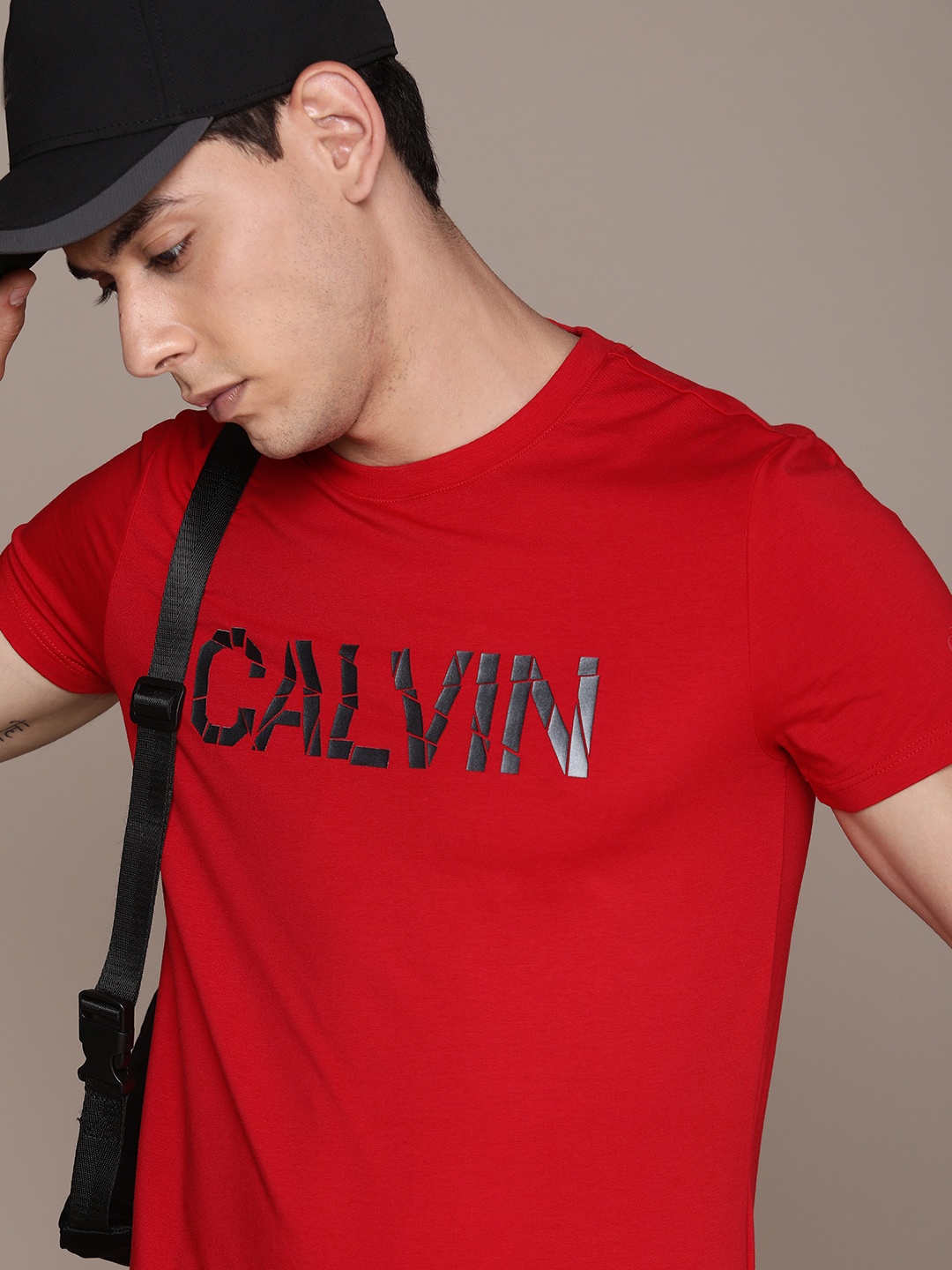 

Calvin Klein Jeans Men Red Brand Logo Slim Fit T-shirt