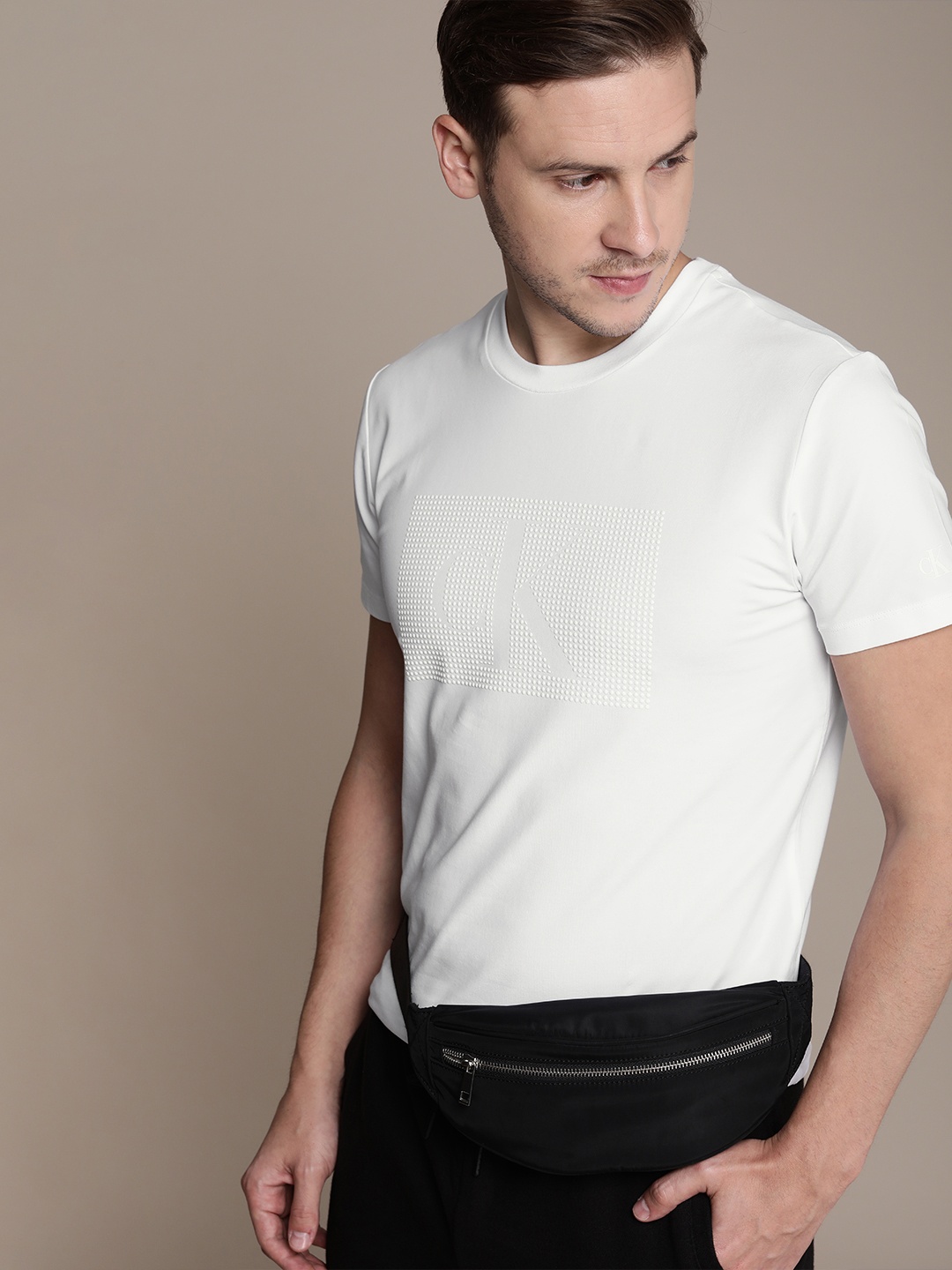 

Calvin Klein Jeans Men White Solid Slim Fit T-shirt