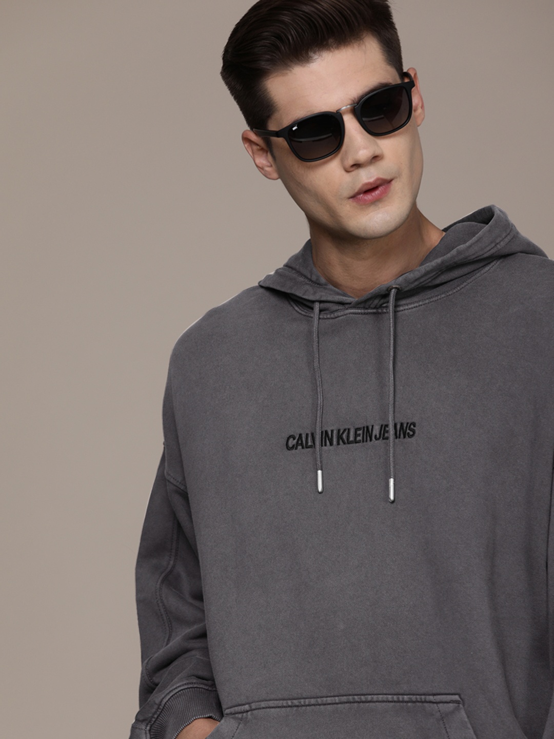 

Calvin Klein Jeans Men Grey Embroidered Hooded Sweatshirt