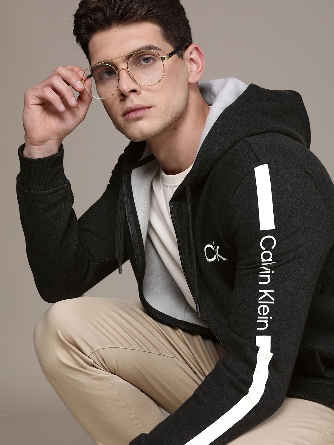 

Calvin Klein Jeans Men Charcoal Grey Hooded Sweatshirt With Logo Print