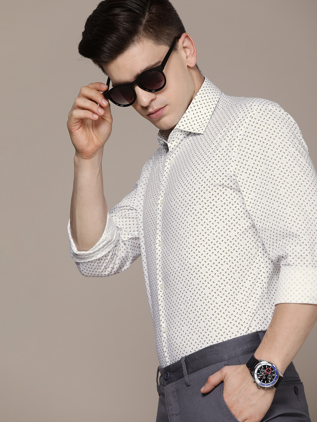 

Calvin Klein Jeans Men White & Black Slim Fit Brand Logo Print Semi-Formal Shirt