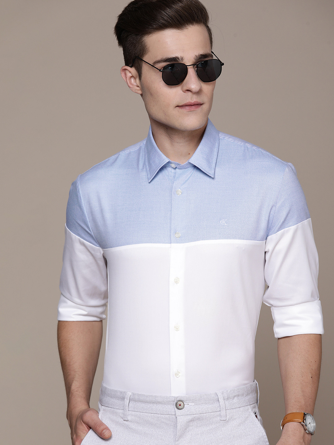 

Calvin Klein Jeans Men Blue & White Colourblocked Pure Cotton Semiformal Shirt
