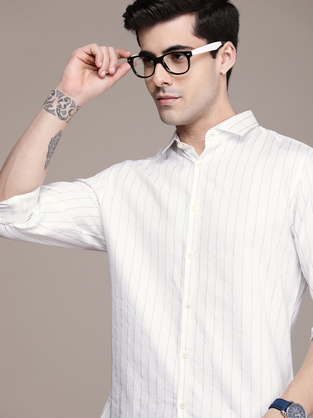 

Calvin Klein Jeans Men White & Grey Slim Fit Striped Casual Pure Cotton Shirt