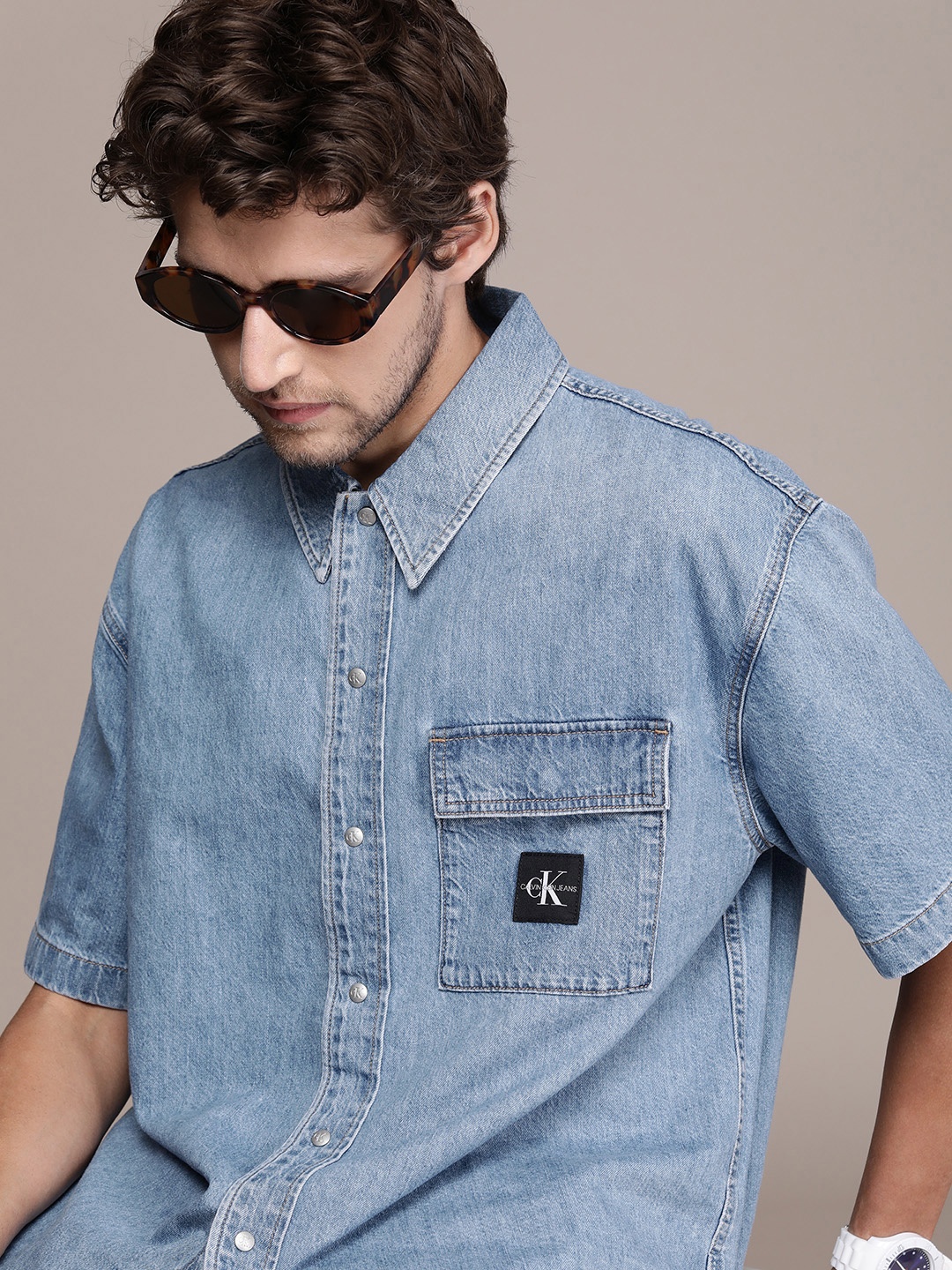 

Calvin Klein Jeans Men Blue Solid Oversized Fit Casual Pure Cotton Shirt