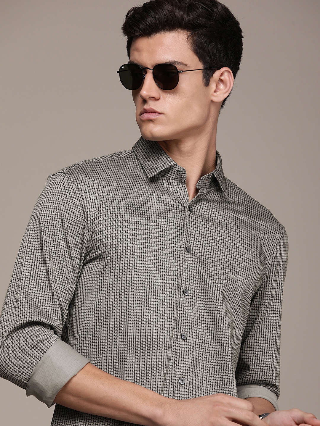 

Calvin Klein Jeans Men Black Slim Fit Casual Shirt