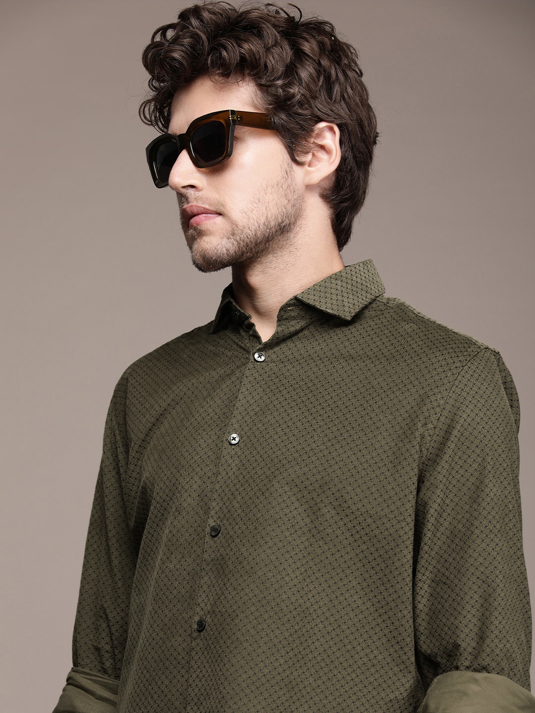 

Calvin Klein Jeans Men Olive Green & Black Slim Fit Printed Casual Pure Cotton Shirt