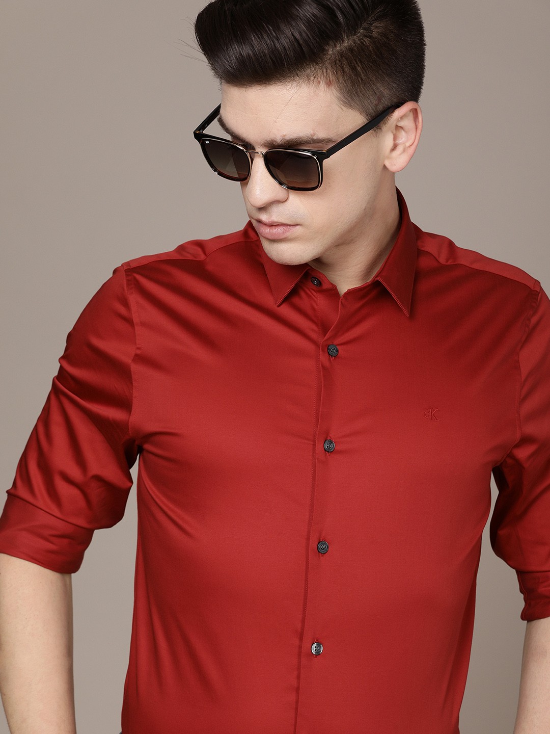 

Calvin Klein Jeans Men Red Solid Satin Finish Slim Fit Shirt